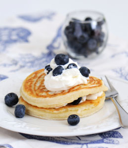 pancakes with cream cheese topping