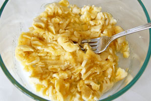 mashed banana for spicy bread